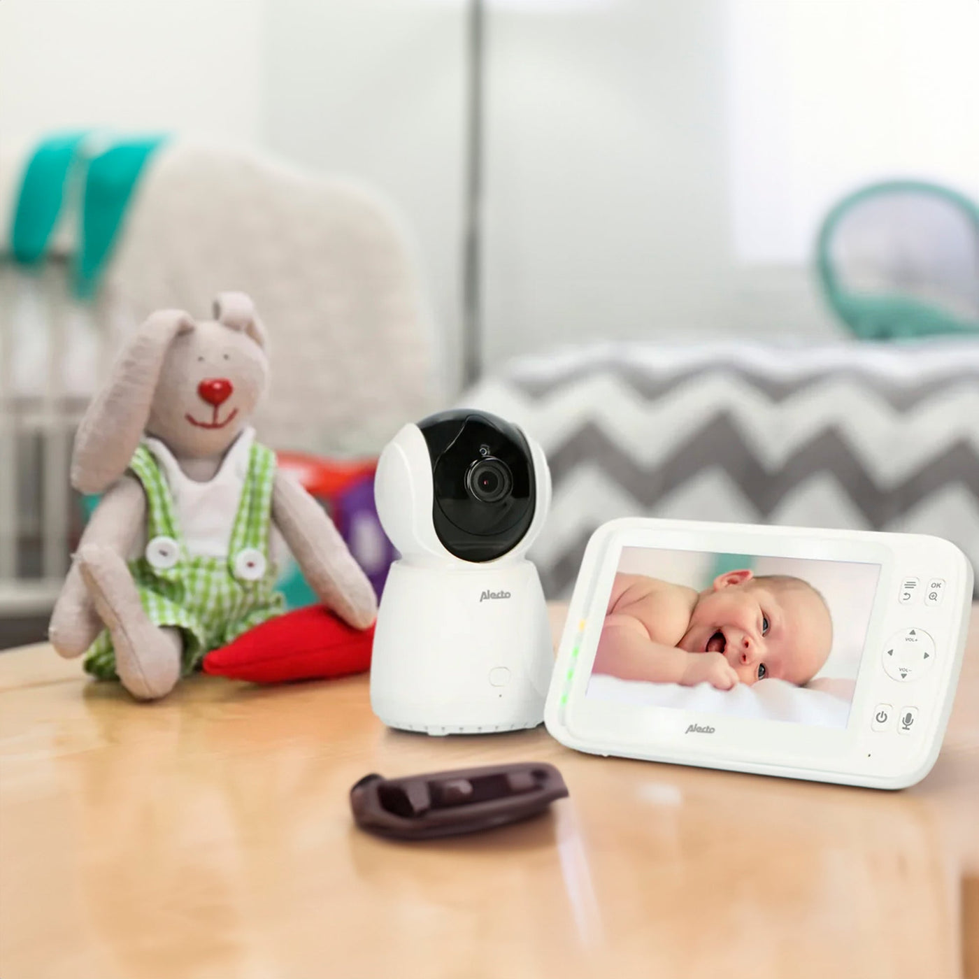 Alecto DVM-275 - Video baby monitor with 5" colour display, white