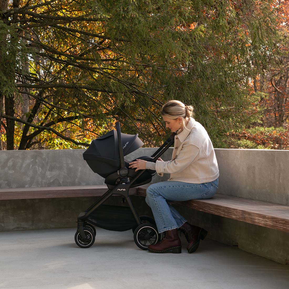 Nuna ARRA™ next infant car seat – Caviar Chocolate